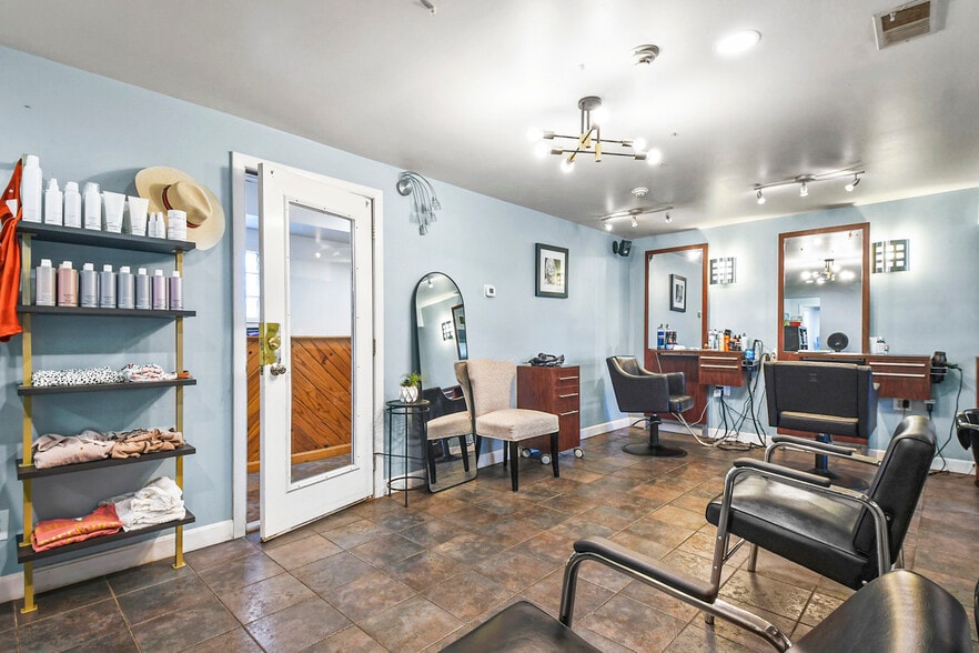 More Photos Of 194 Rockdale Ave, New Bedford Freestanding For Sale