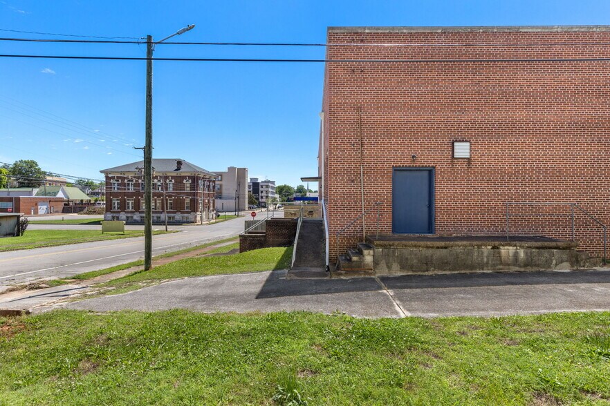 More Photos Of 419 N Raleigh Ave, Sheffield Specialty For Sale