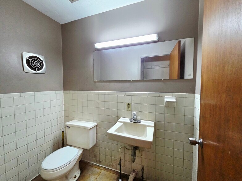 More Photos Of 1925 Old Chatham Rd, Martinsville Auto Repair For Sale