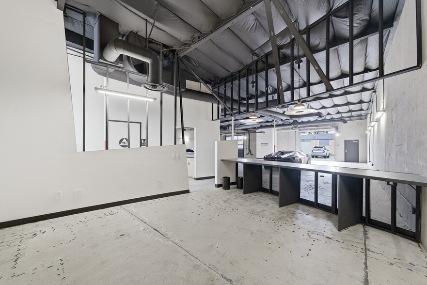 More Photos Of 3194 Airport Loop Dr, Costa Mesa Warehouse For Lease