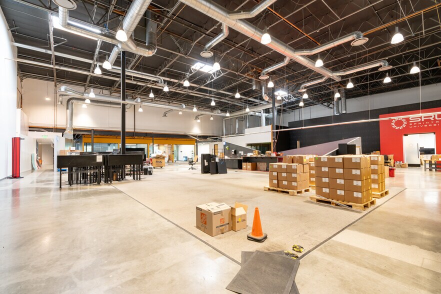 More Photos Of 2710 Media Center Dr, Los Angeles Research And Development For Lease