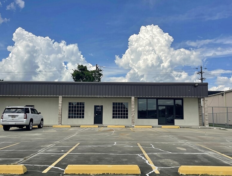 More Photos Of 15959 Hewwood Ave, Baton Rouge General Retail For Lease
