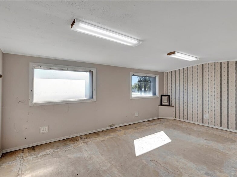 More Photos Of 1441 N Temple Dr, Diboll Auto Repair For Sale