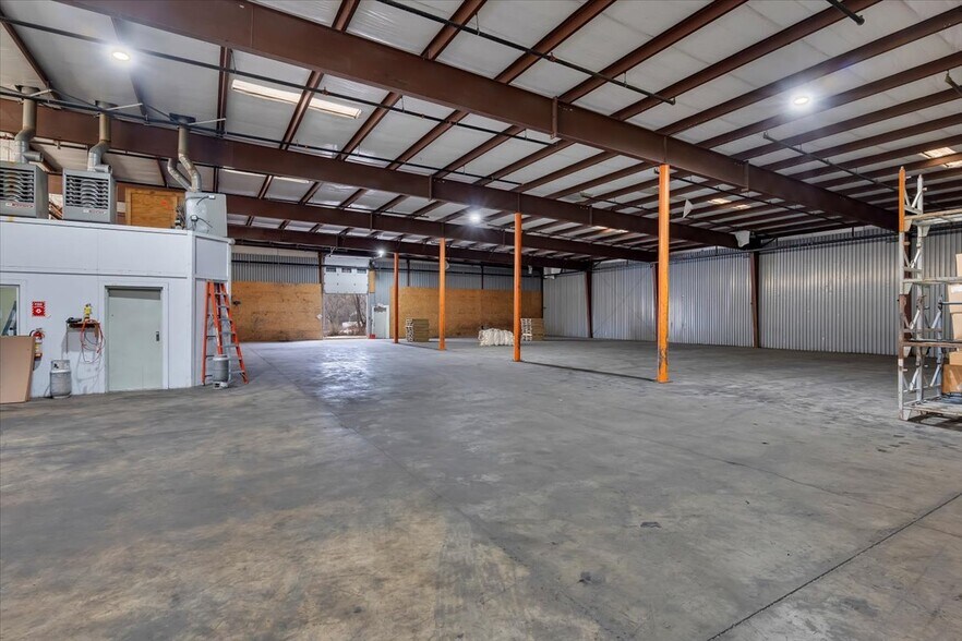 More Photos Of 15 E Elm St, Broadalbin Warehouse For Lease