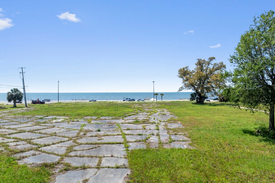 More Photos Of 830 E Beach Blvd, Gulfport Land For Sale
