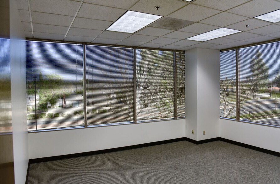 More Photos Of 23792 Rockfield Blvd, Lake Forest Office For Lease