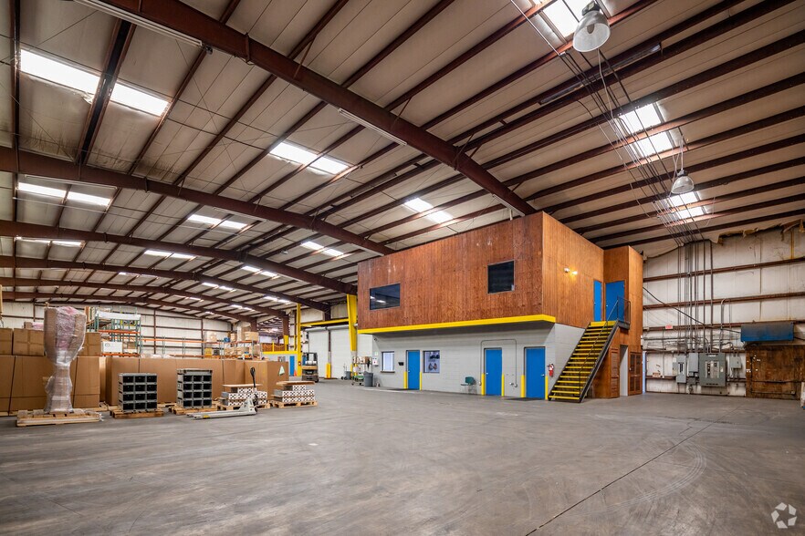 More Photos Of 7004 E Broadway Ave, Tampa Warehouse For Lease