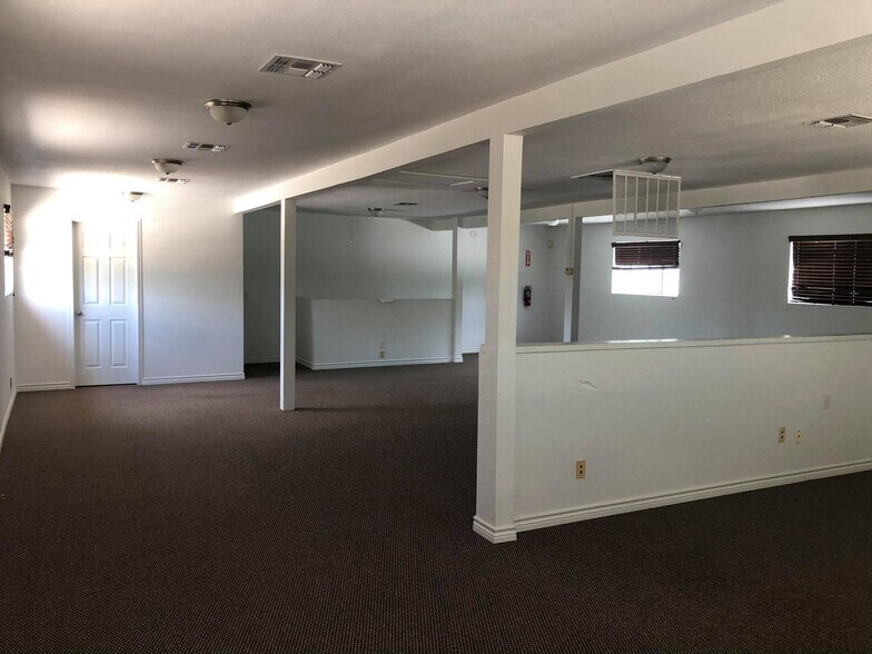 More Photos Of 12440 US Hwy 181 S, San Antonio Flex For Sale