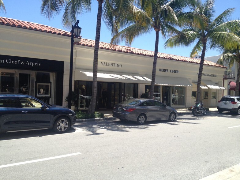 More Photos Of 200-210 Worth Ave, Palm Beach Freestanding For Lease