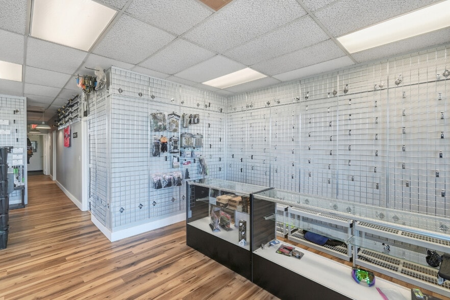 More Photos Of 25 S Lexington Springmill Rd, Mansfield Freestanding For Sale