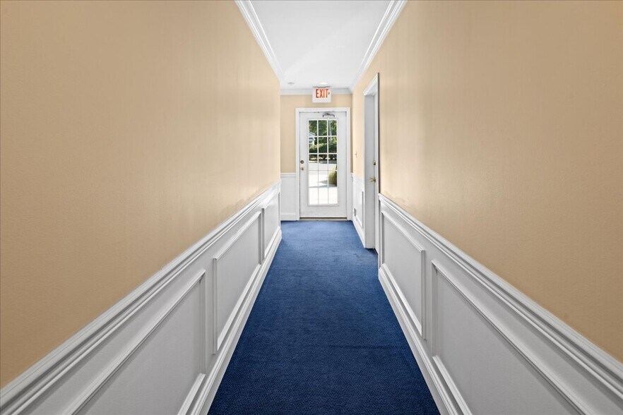 More Photos Of 5 Mountain Blvd, Warren Office For Lease