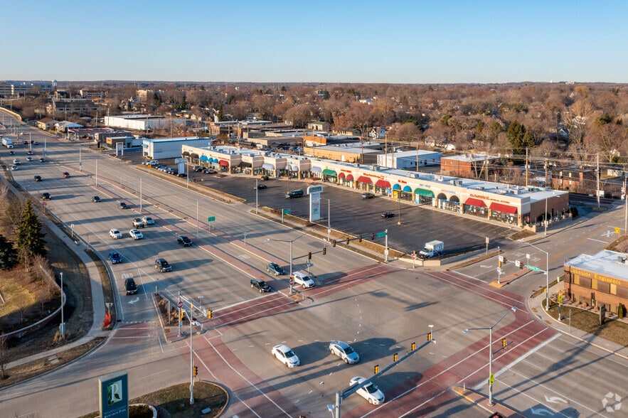 More Photos Of 801-861 N Mayfair Rd, Wauwatosa Unknown For Lease
