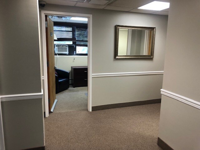 More Photos Of 1 Barstow Rd, Great Neck Apartments For Sale