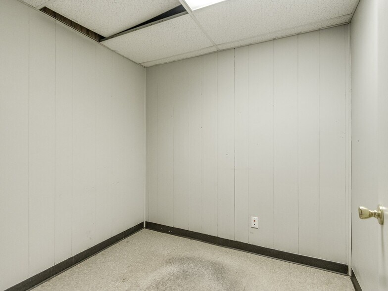 More Photos Of 5835 S Pennsylvania Ave, Oklahoma City Medical For Sale