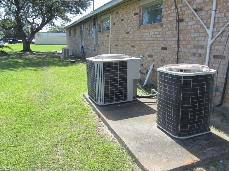 More Photos Of 1133 E Sinton St, Sinton Office For Sale