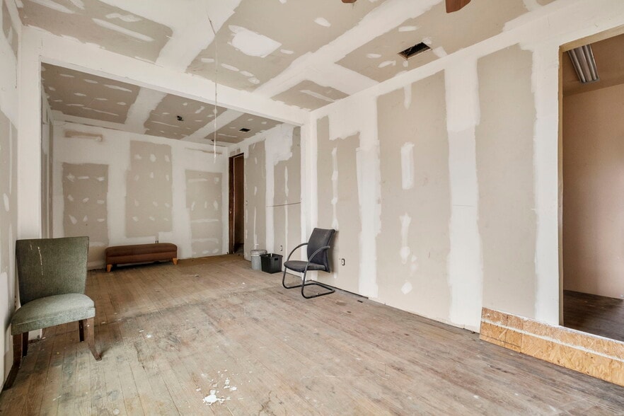 More Photos Of 125 N San Marcos, San Antonio Office Residential For Sale