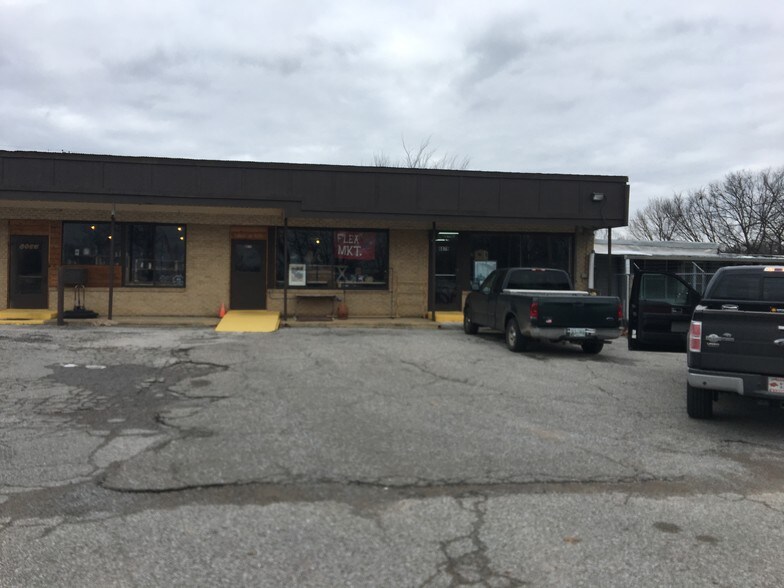 More Photos Of 6033-6079 US Highway 51 N, Millington Service Station For Sale
