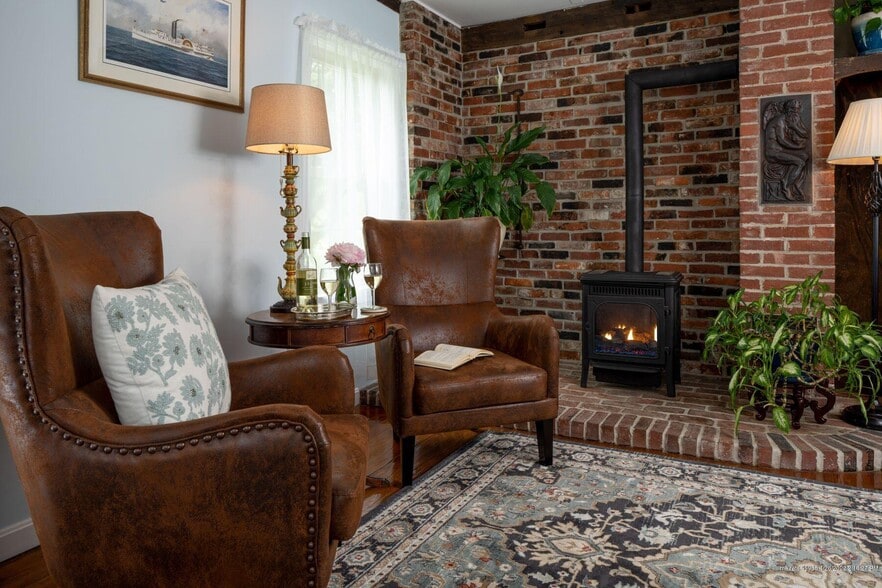 More Photos Of 15 Locke St, Kennebunkport Hospitality For Sale