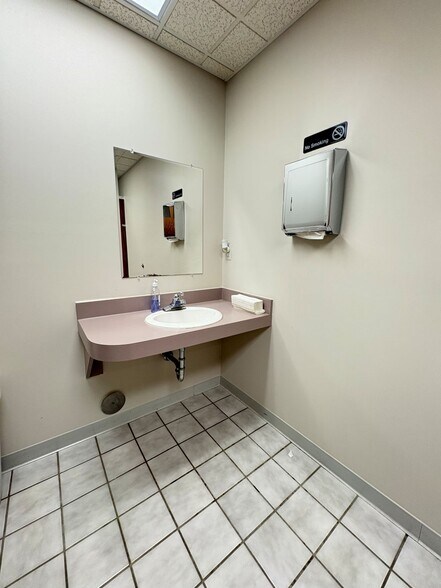 More Photos Of 23933 Allen Rd, Trenton Medical For Lease