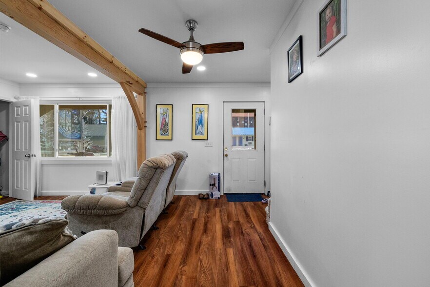 More Photos Of 180 Main St, North Woodstock Hotel For Sale