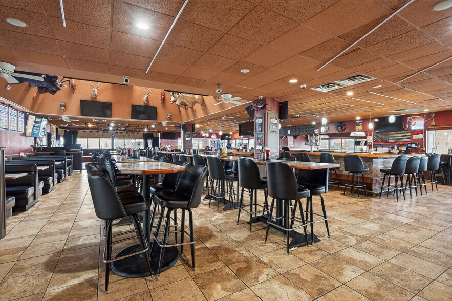 More Photos Of 17646 NE Central Ave, Ham Lake Restaurant For Sale