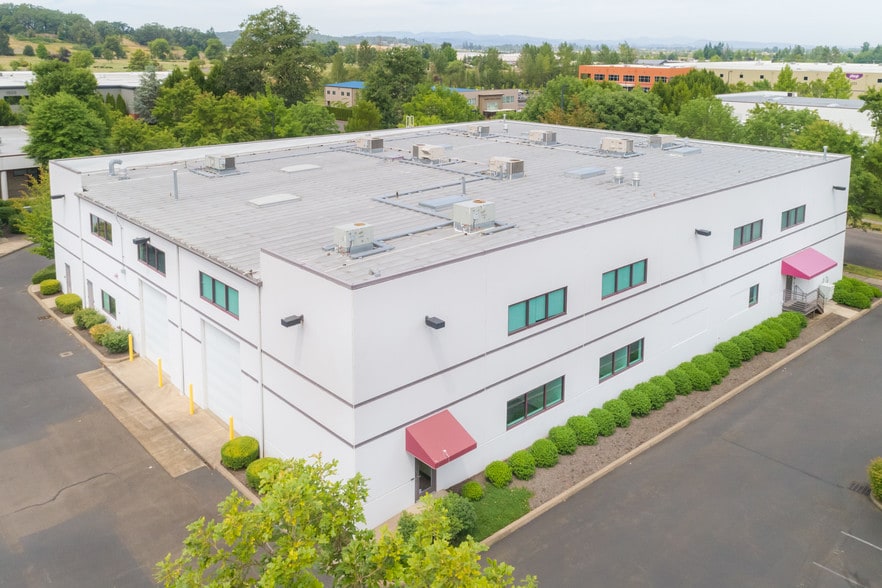 More Photos Of 1505 Westec Dr, Eugene Flex For Lease