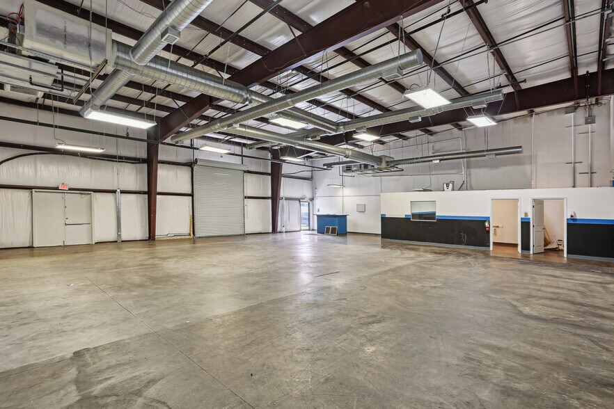 More Photos Of 11190 Circle Dr, Austin Unknown For Lease