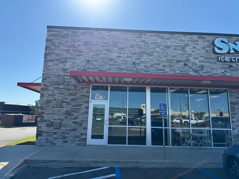 Primary Photo Of 7709 McPherson Rd, Laredo Freestanding For Lease