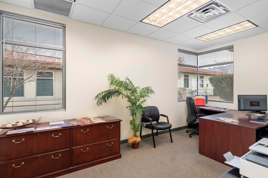 More Photos Of 8206 Louisiana Blvd NE, Albuquerque Coworking Space