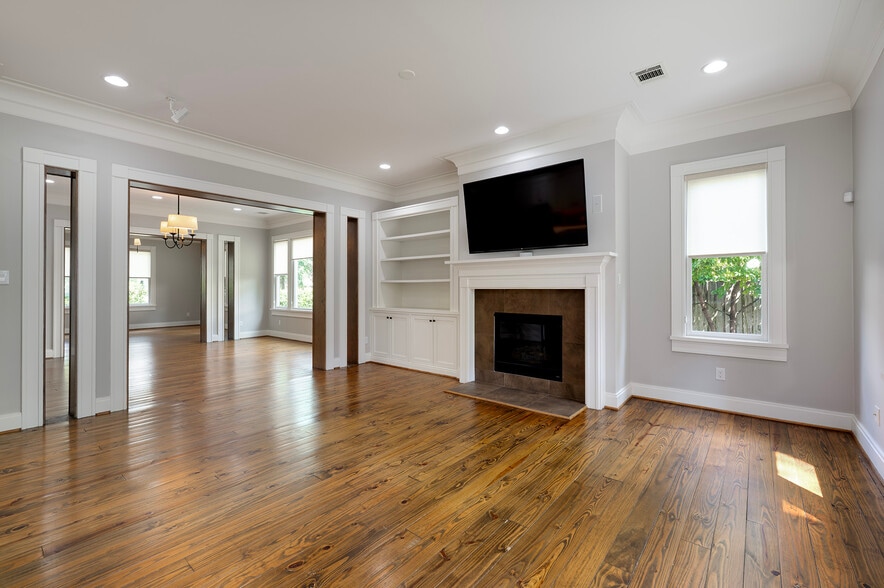 More Photos Of 1226 Heights Blvd, Houston Office For Sale