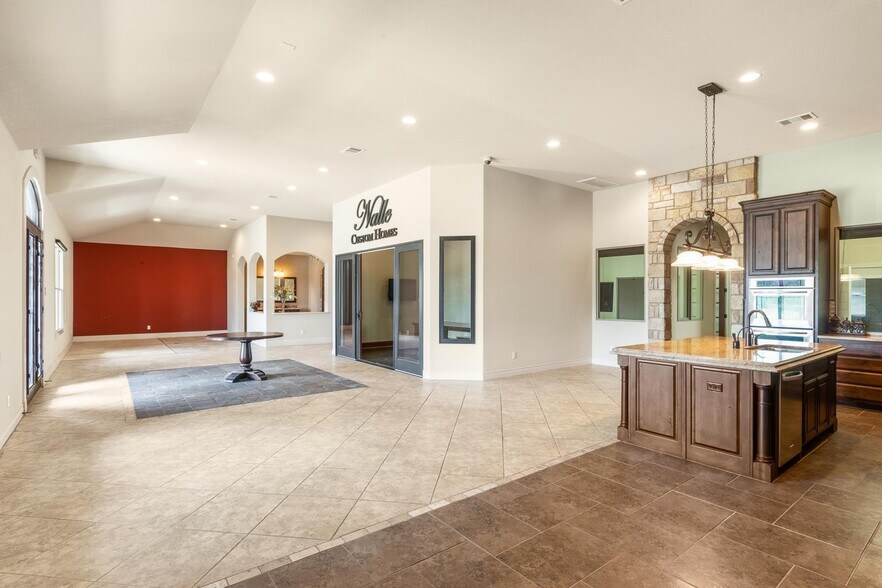 More Photos Of 105 Applewood Dr, Cedar Creek Office For Sale