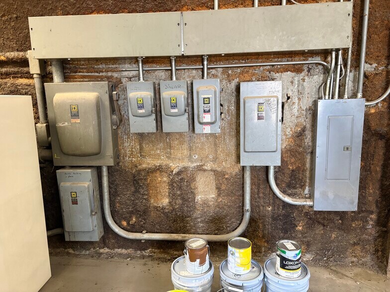 More Photos Of 1359 E Hanthorn Rd, Lima Light Distribution For Lease