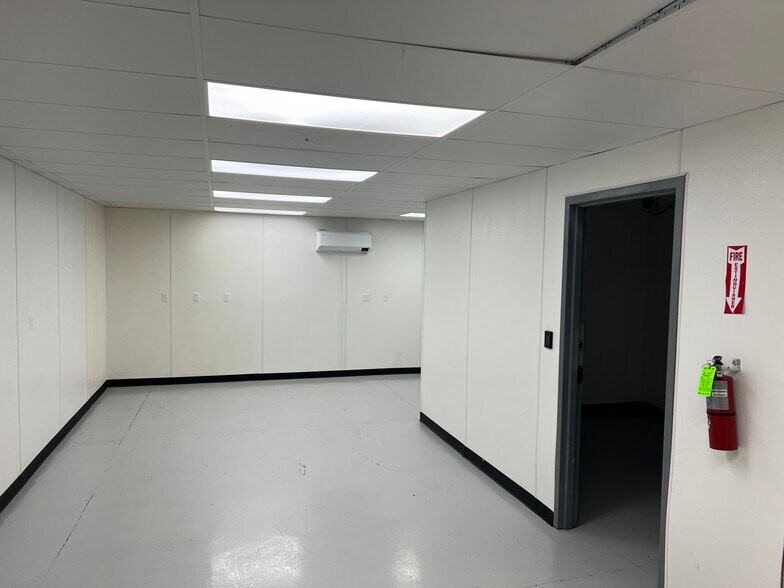 More Photos Of 15148 S 33rd West Ave, Glenpool Manufacturing For Lease