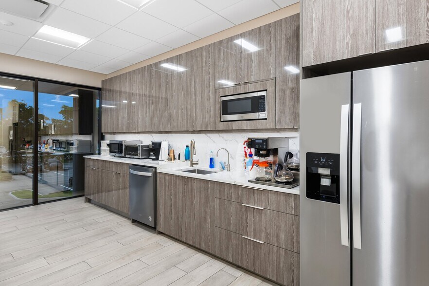 More Photos Of 3303 W Commercial Blvd, Fort Lauderdale Office For Sale