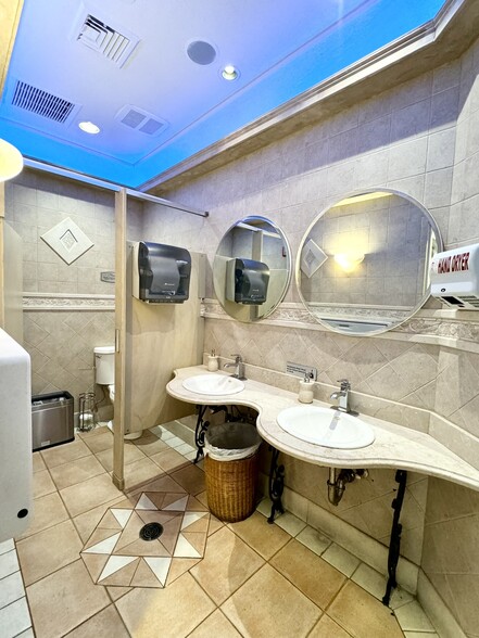 More Photos Of 908-912B Hempstead Tpke, Franklin Square Restaurant For Sale