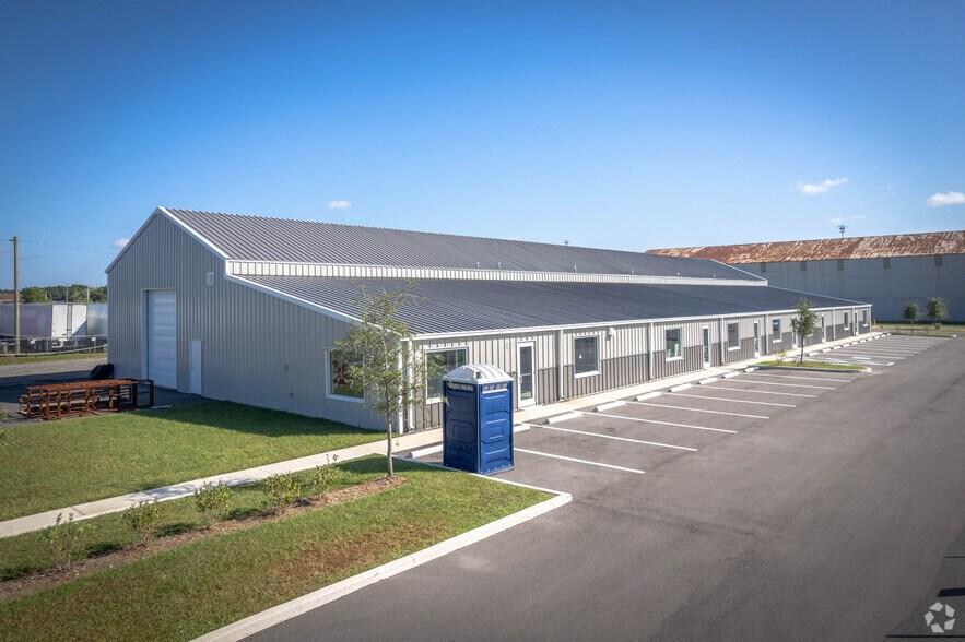 More Photos Of 1512 McKay Bay Ct, Tampa Manufacturing For Sale