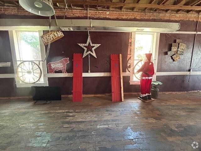 More Photos Of 107 N Kent St, Gorman Storefront Retail Residential For Sale