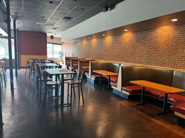 More Photos Of 22914 Woodward Ave, Ferndale Storefront For Lease