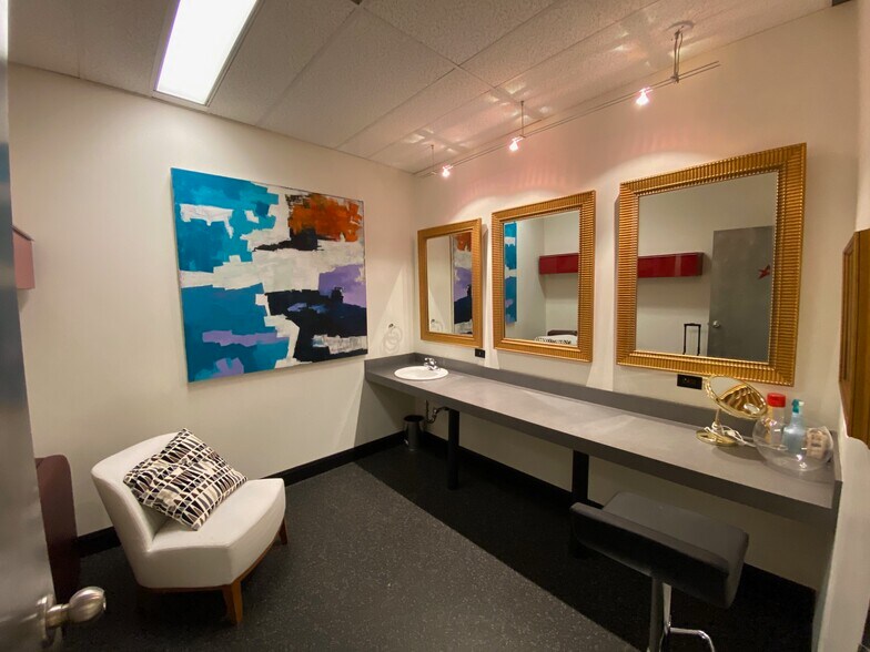 More Photos Of 2875 107th Ave SE, Calgary Light Distribution For Sale