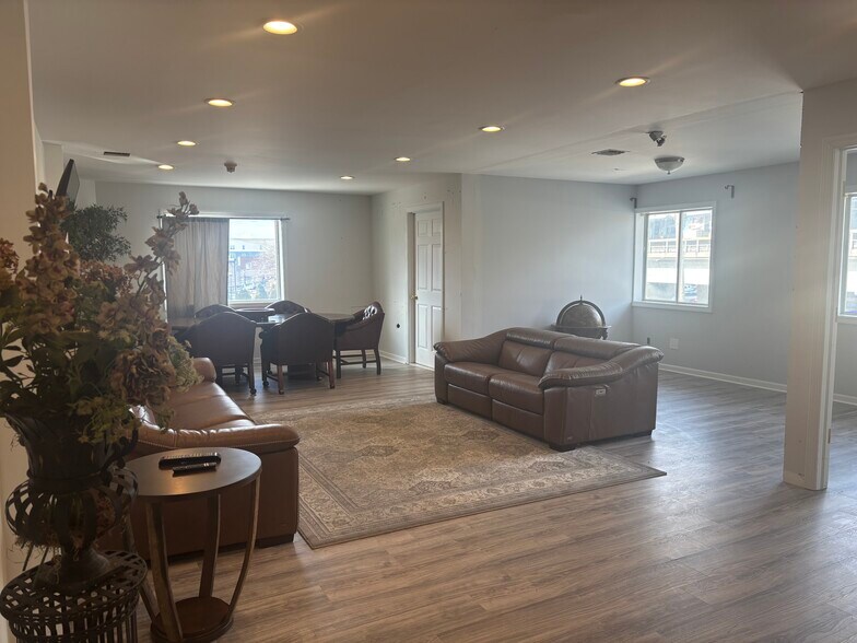 More Photos Of 521 Oak St, Copiague Carwash For Lease