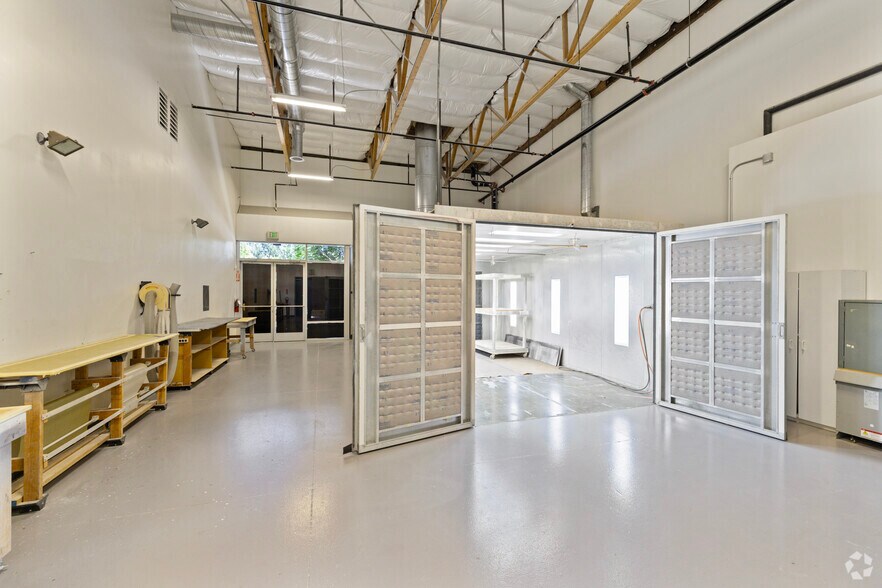 More Photos Of 64 Union Way, Vacaville Light Distribution For Lease