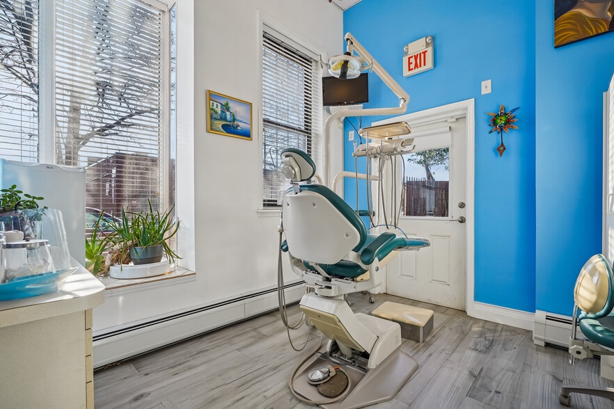 More Photos Of 273A Monmouth St, Jersey City Medical For Sale