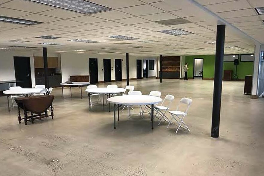More Photos Of 4949 S MacAdam Ave, Portland Loft Creative Space For Sale