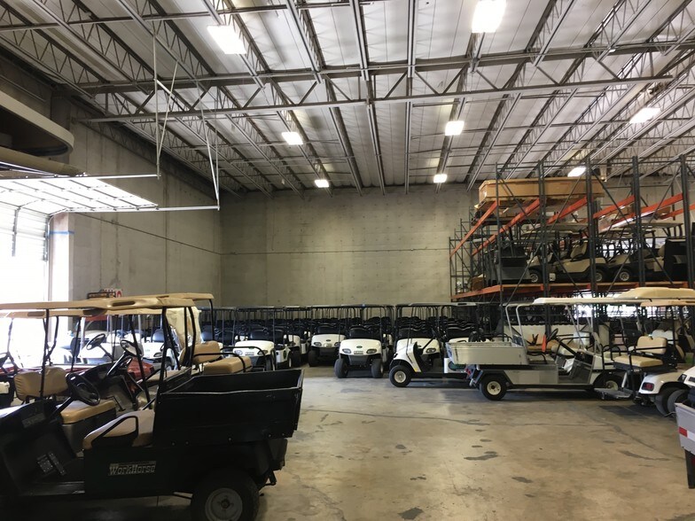 More Photos Of 1971 N I-35, San Marcos Warehouse For Lease