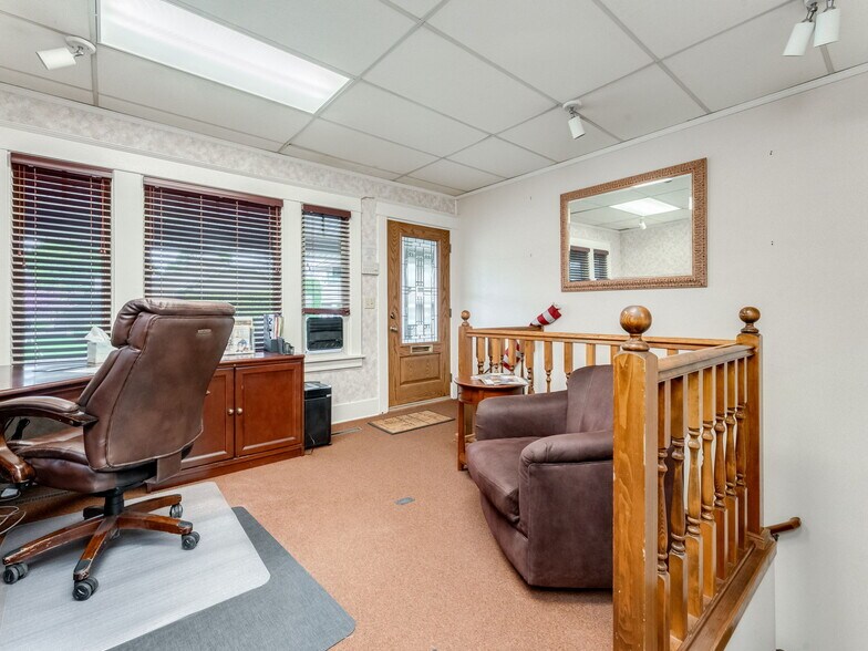 More Photos Of 737 NW Adams St, Mcminnville Office For Sale