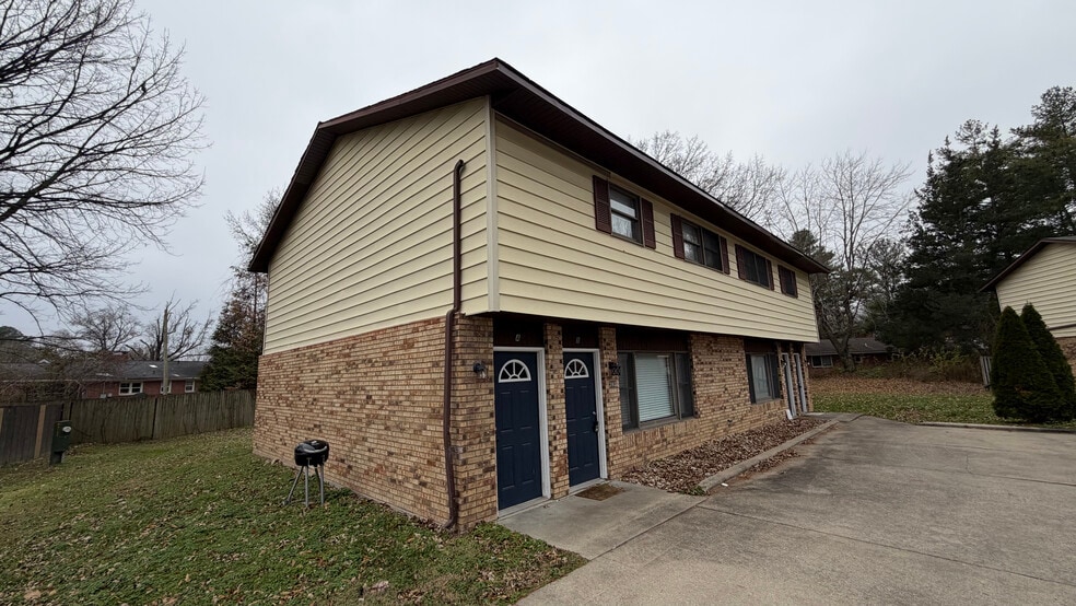 More Photos Of 390 N Beadle Dr, Carbondale Multifamily For Sale