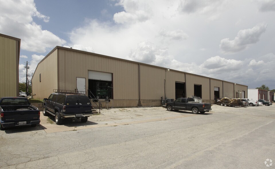 More Photos Of 9201 Brown Ln, Austin Warehouse For Sale