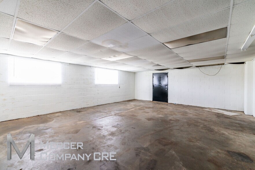 More Photos Of 920 W Skelly Dr, Tulsa Manufacturing For Sale