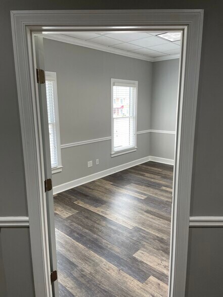 More Photos Of 595 Colonial Park Dr, Roswell Loft Creative Space For Lease