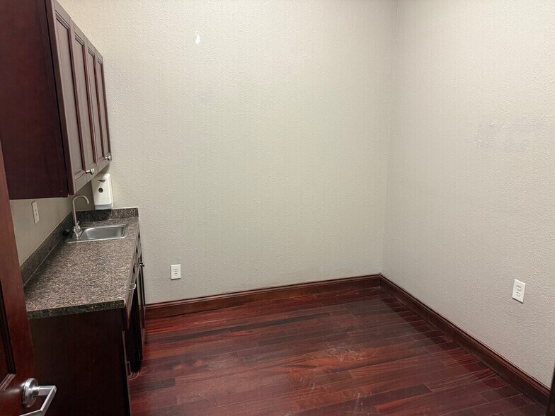 More Photos Of 2080-2094 Gulf To Bay Blvd, Clearwater General Retail For Lease